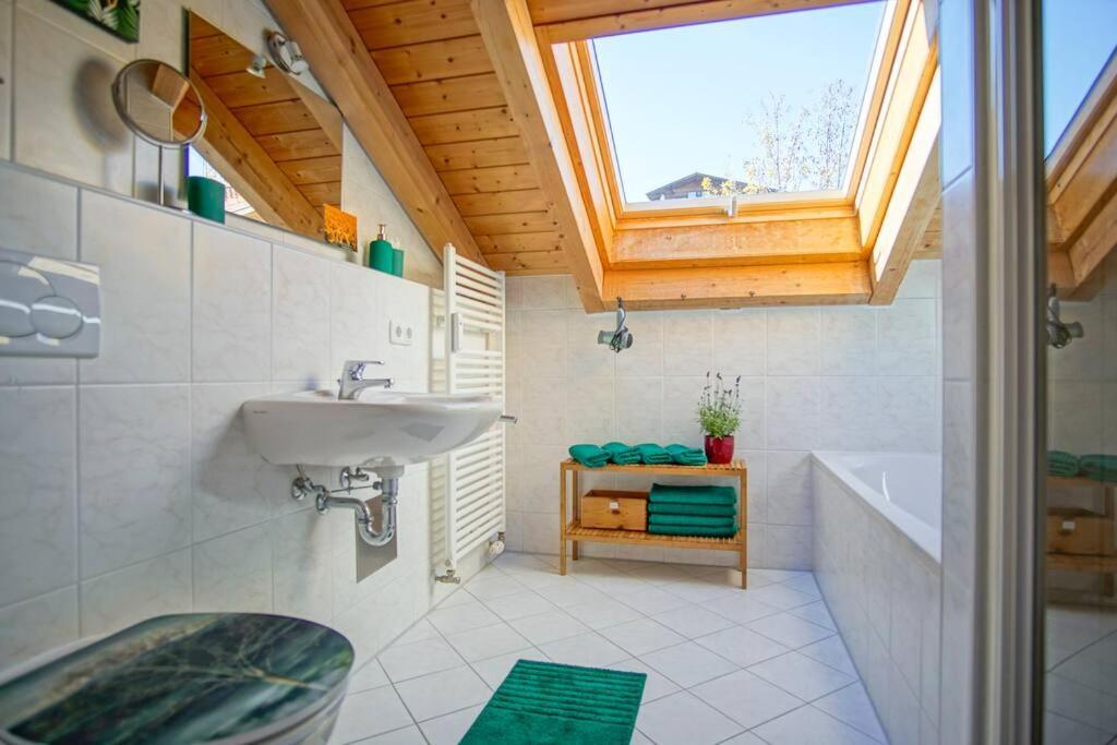 Luxury Living Near Weissensee +Balcony +Netflix Fussen Exterior photo