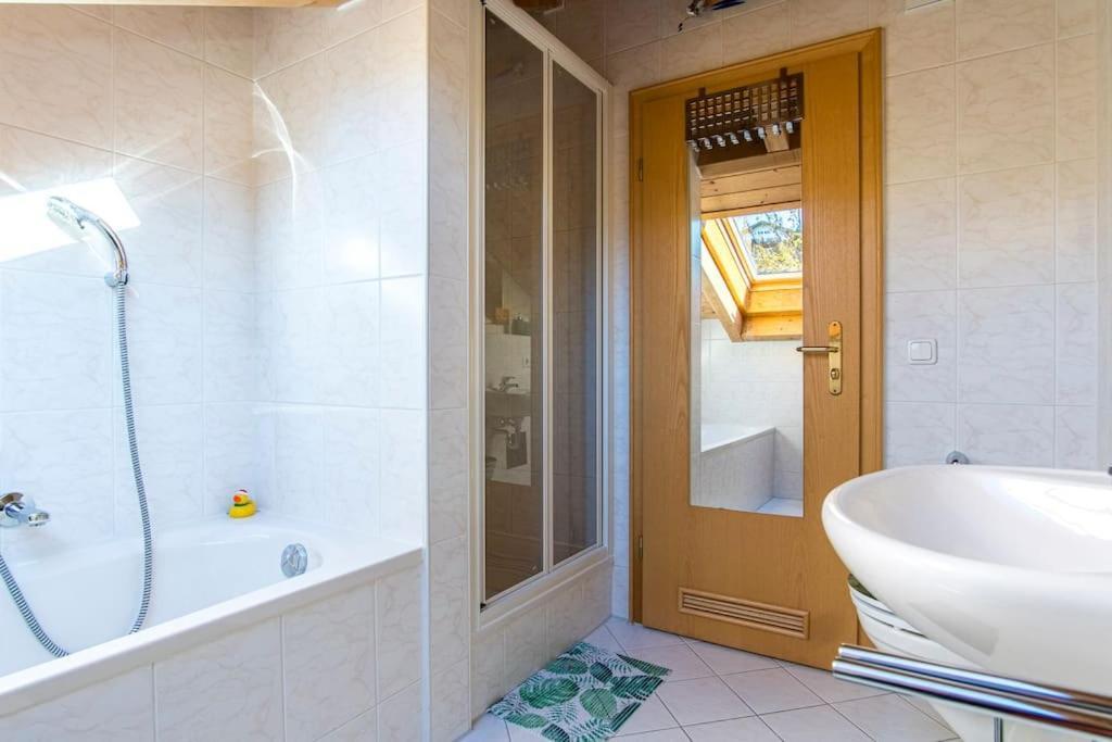 Luxury Living Near Weissensee +Balcony +Netflix Fussen Exterior photo